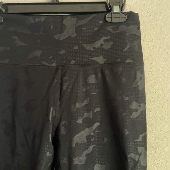 Zyia Active Black Battleship Camo Luxe Leggings Size 6-8 - Picture 8 of 8